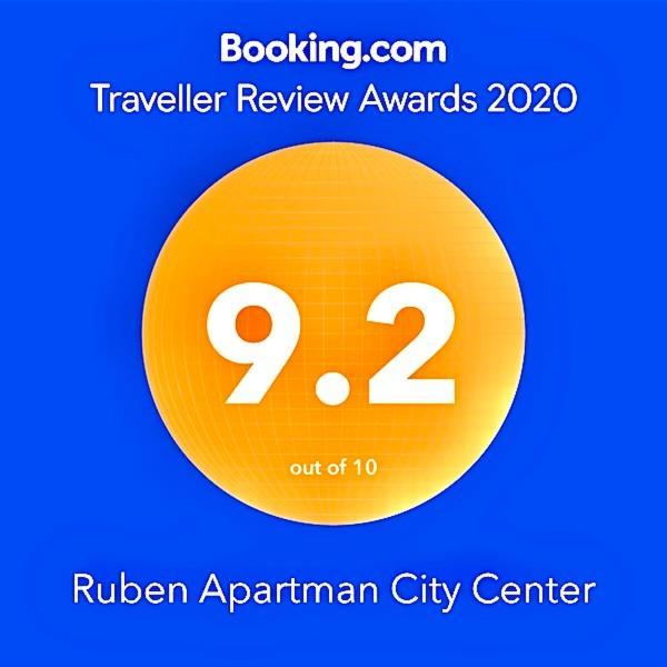 Ruben Apartman City Center Debrecen Bagian luar foto