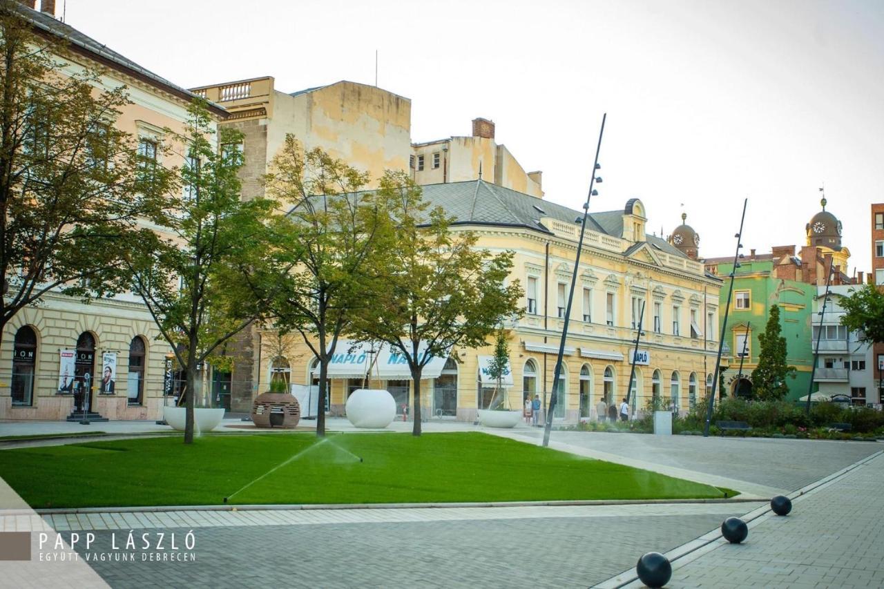 Ruben Apartman City Center Debrecen Bagian luar foto